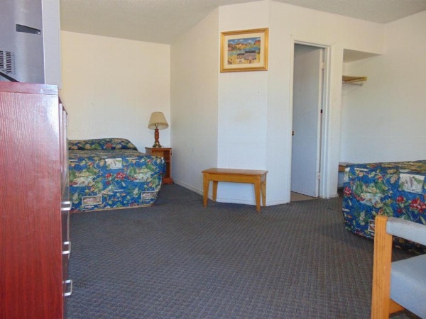 HERITAGE BUDGET INN image 18