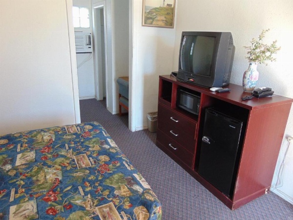 HERITAGE BUDGET INN image 22