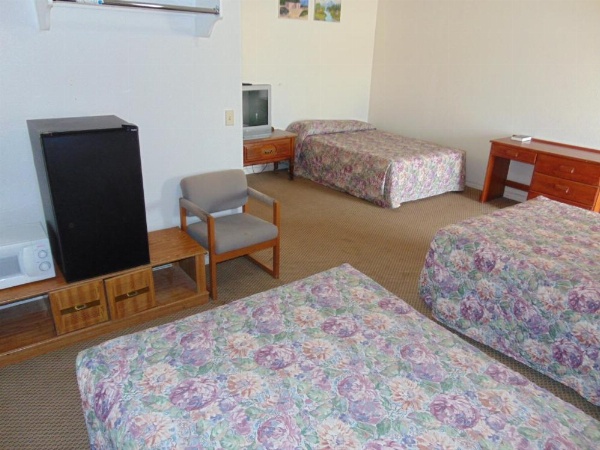 HERITAGE BUDGET INN image 25