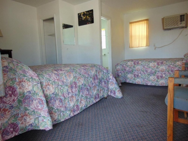 HERITAGE BUDGET INN image 27