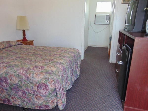 HERITAGE BUDGET INN image 28